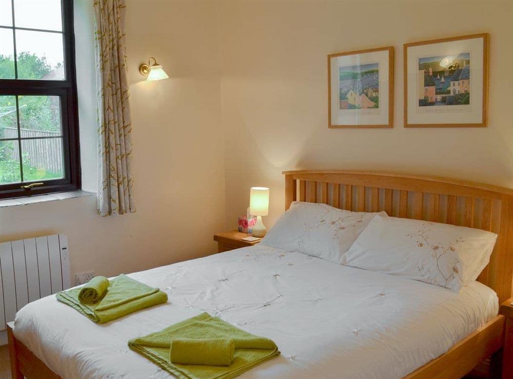 Comfortable double bedroom at Garden Cottage in Harbertonford, Totnes, Devon