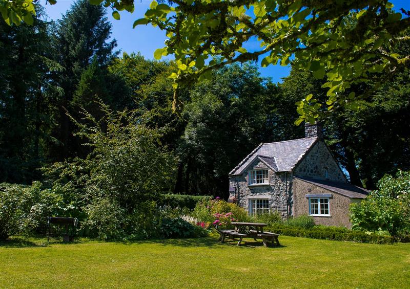 The setting around Garden Cottage (photo 4) at Garden Cottage, Llithfaen