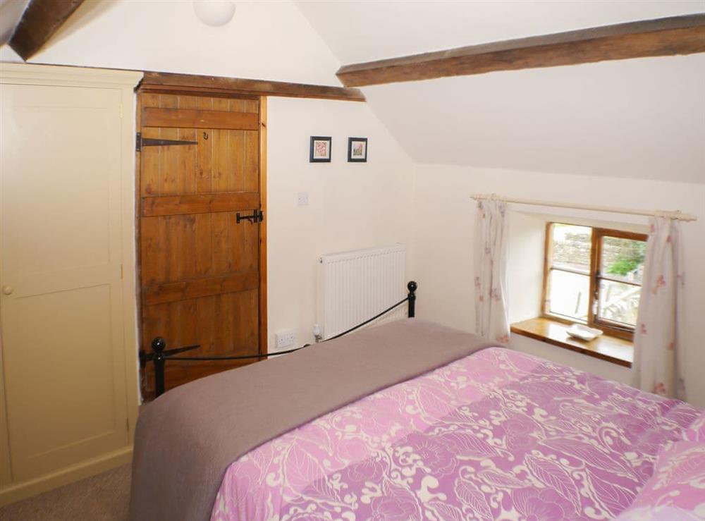 Delightful and relaxing double bedded room at Garden Cottage in Onecote, near Leek, Staffordshire