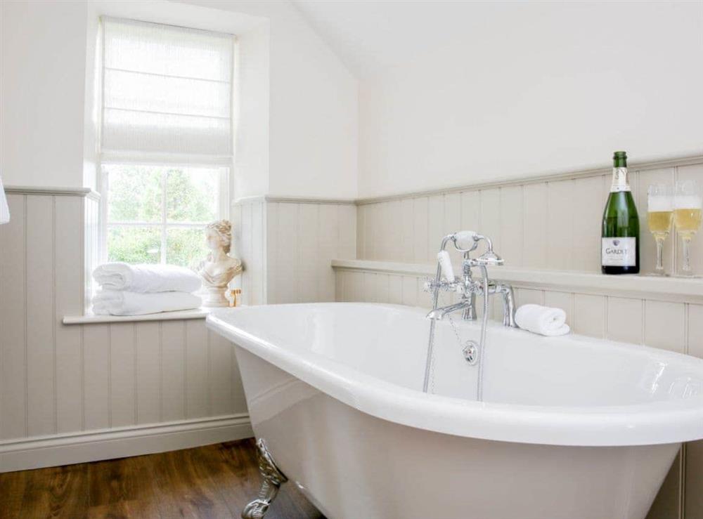 En-suite bathroom with roll-top bath at Garden Cottage in Settrington, near Malton, North Yorkshire