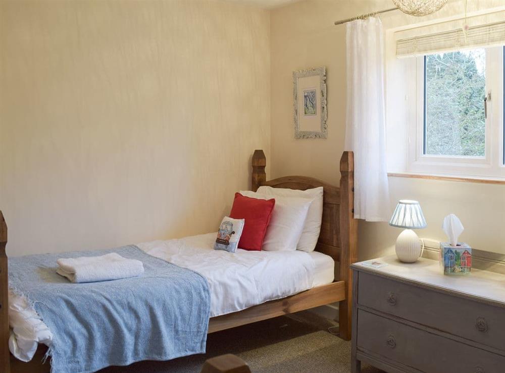 Ideal twin bedroom at Garden Cottage in Wangford, near Southwold, Suffolk, England