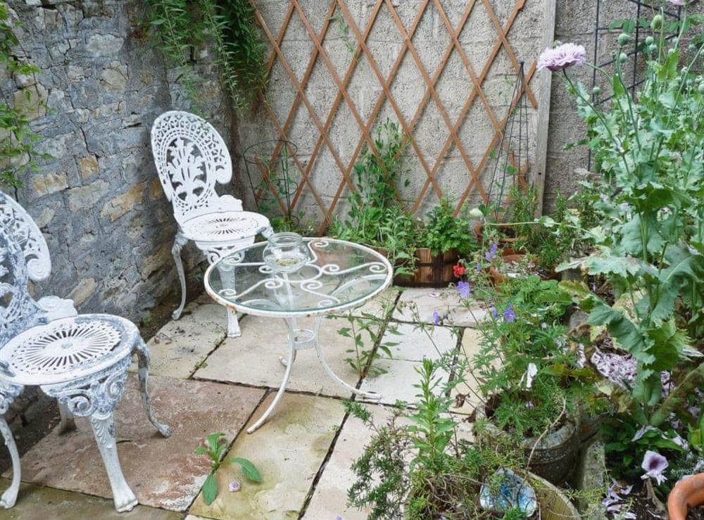 Sitting-out-area at Garden Flat in Pilton, near Glastonbury, Somerset