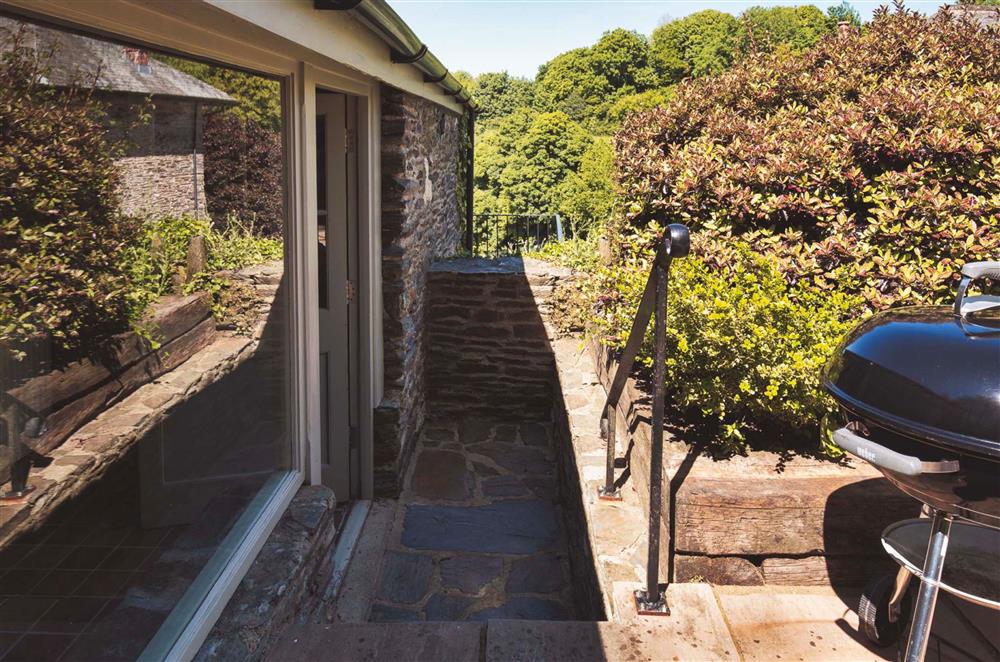Enjoy barbecues and views over the Devon countryside  at Garden House, Dartmouth