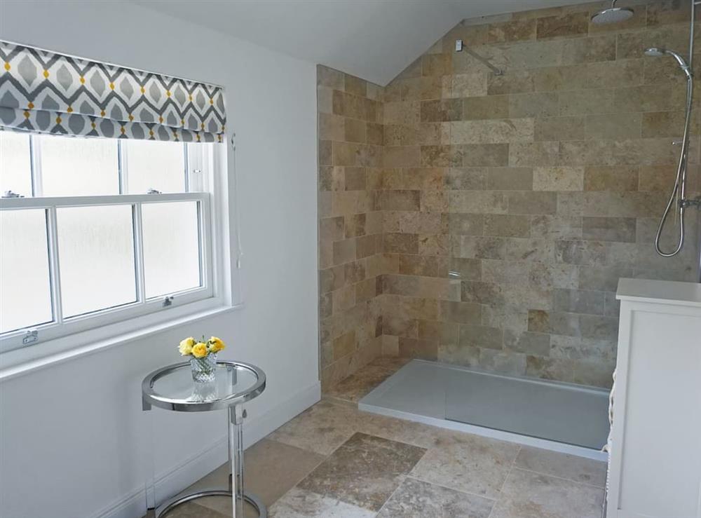 Well presented en-suite with shower cubicle at Garden House in Thimbleby, near Northallerton, North Yorkshire