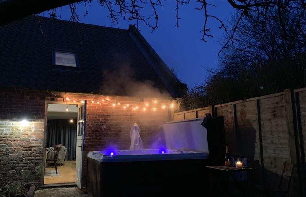 Garden Wall Cottage: Enclosed, paved courtyard with Jacuzzi hot tub (there is an additional charge for use of the hot tub), night time lighting, table and chairs, outdoor sofa, fire pit and barbecue