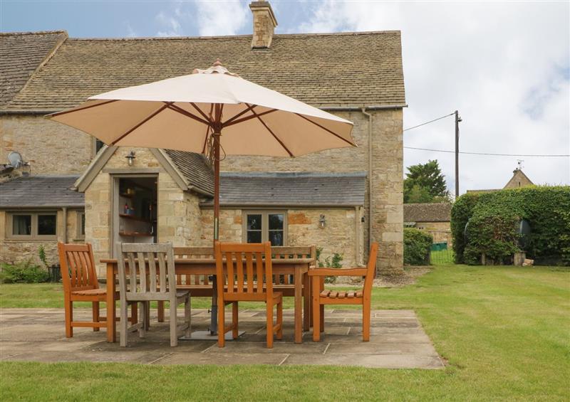 The setting at Gardeners Cottage, Fifield near Burford