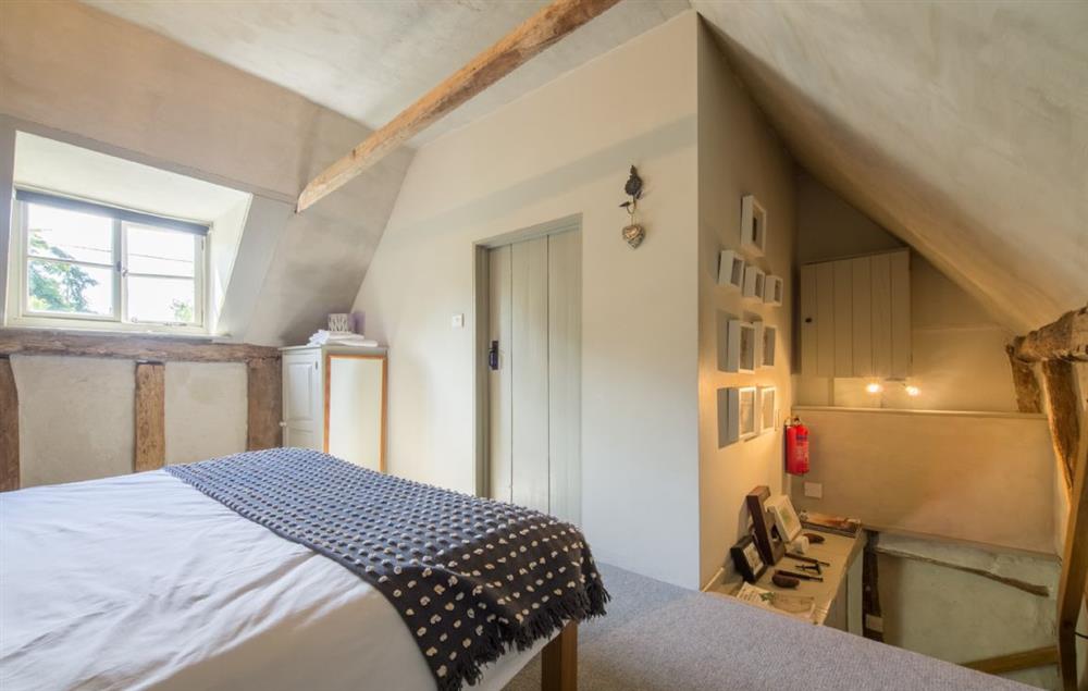 Double bedroom with 5’ bed and en-suite bathroom (photo 3) at Gardeners Cottage (Suffolk), Thornham Magna