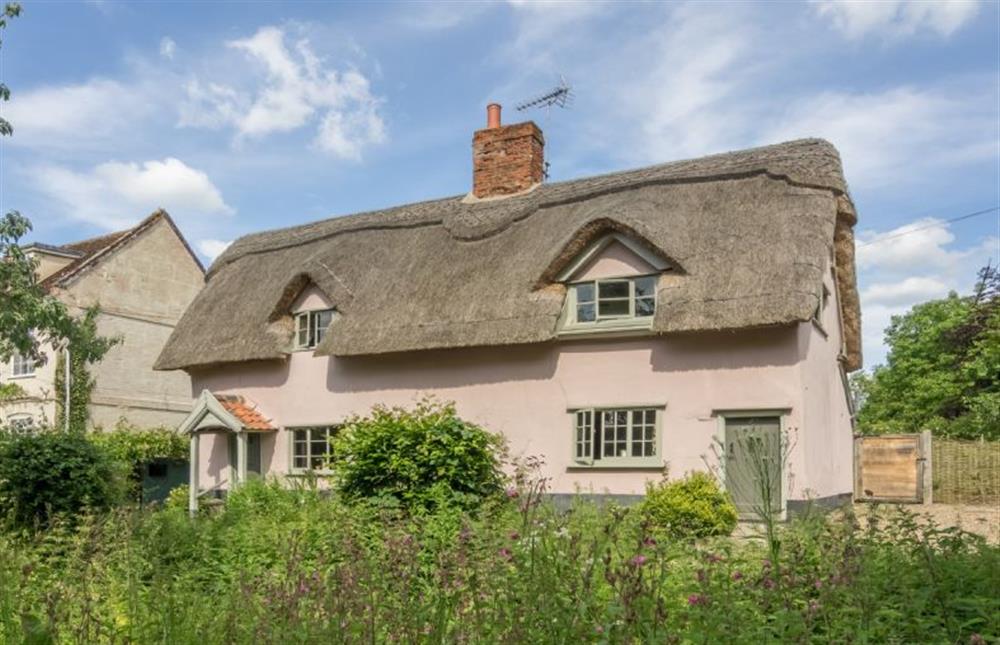 Gardenerfts Cottage with traditional thatched roof at Gardeners Cottage, Thornham Magna near Eye