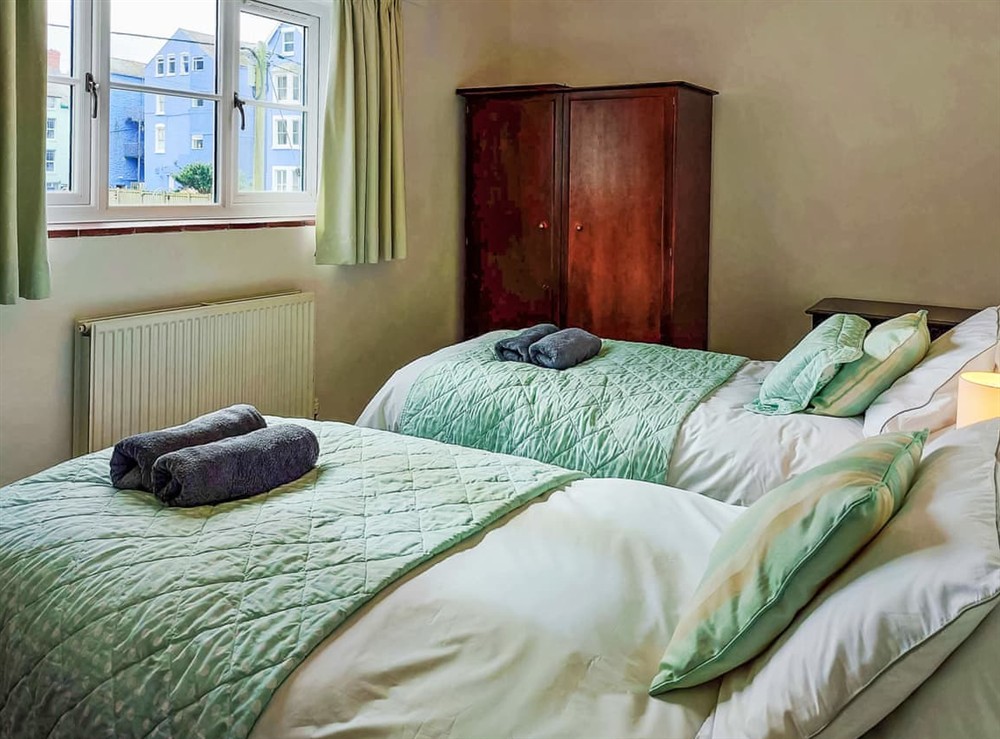 Twin bedroom