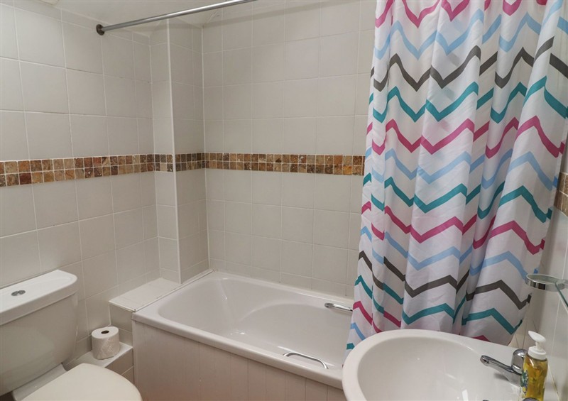 The bathroom at Garth Cottage, St Davids