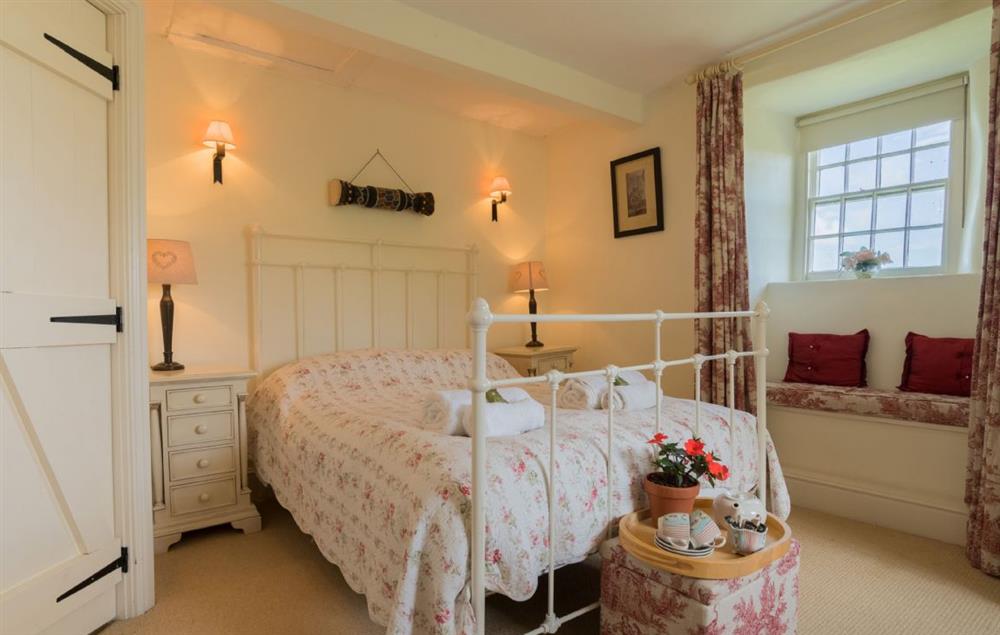 Double bedroom with a 5’ king size bed at Garth Iwrch, Bodnant Estate