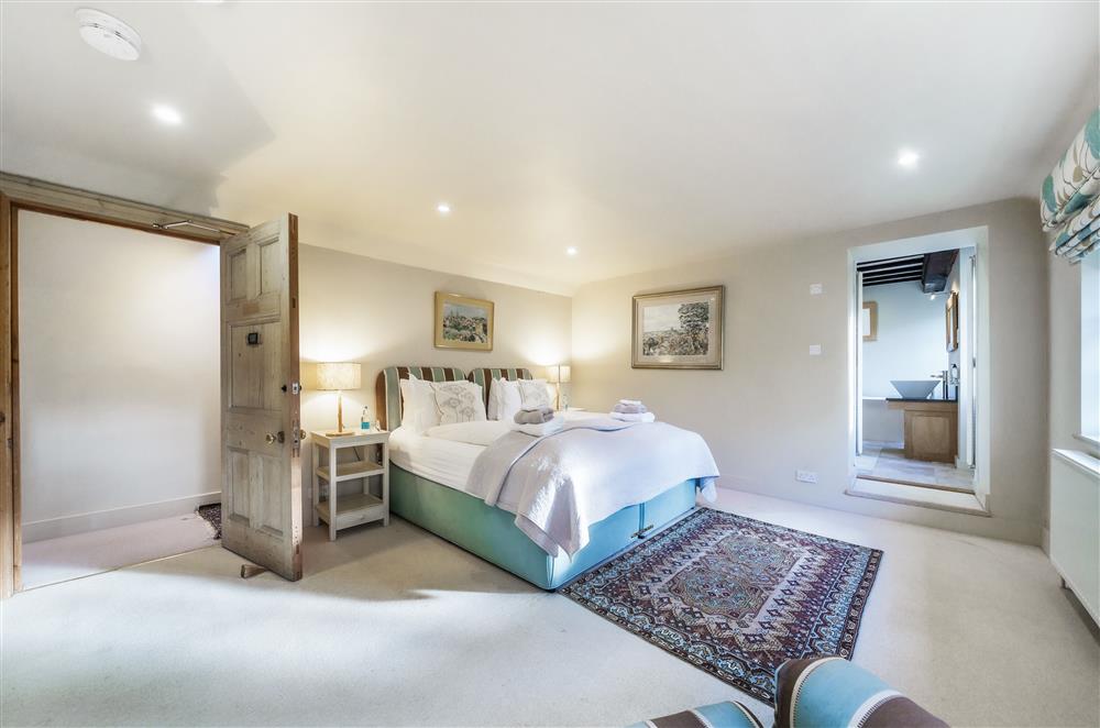 Bedroom five - The Field Room, with an en-suite bathroom at Gate Street Farm House, Bramley, Guildford