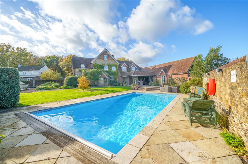 Gate Street Farmhouse, with an outdoor heated swimming pool (photo 2) at Gate Street Farm House, Bramley, Guildford