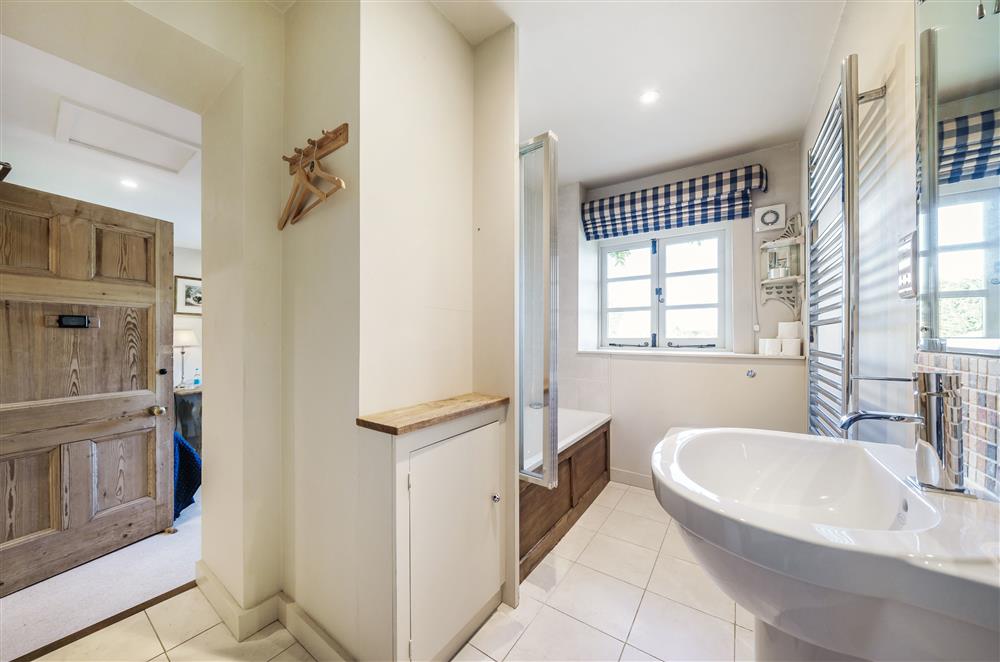 The Blue room’s en-suite bathroom (photo 2) at Gate Street Farm House, Bramley, Guildford