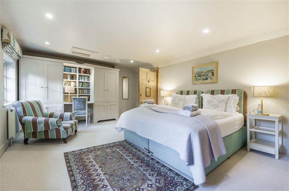 The Field Room, with a 6’ super-king size zip and link bed (photo 2) at Gate Street Farm House, Bramley, Guildford