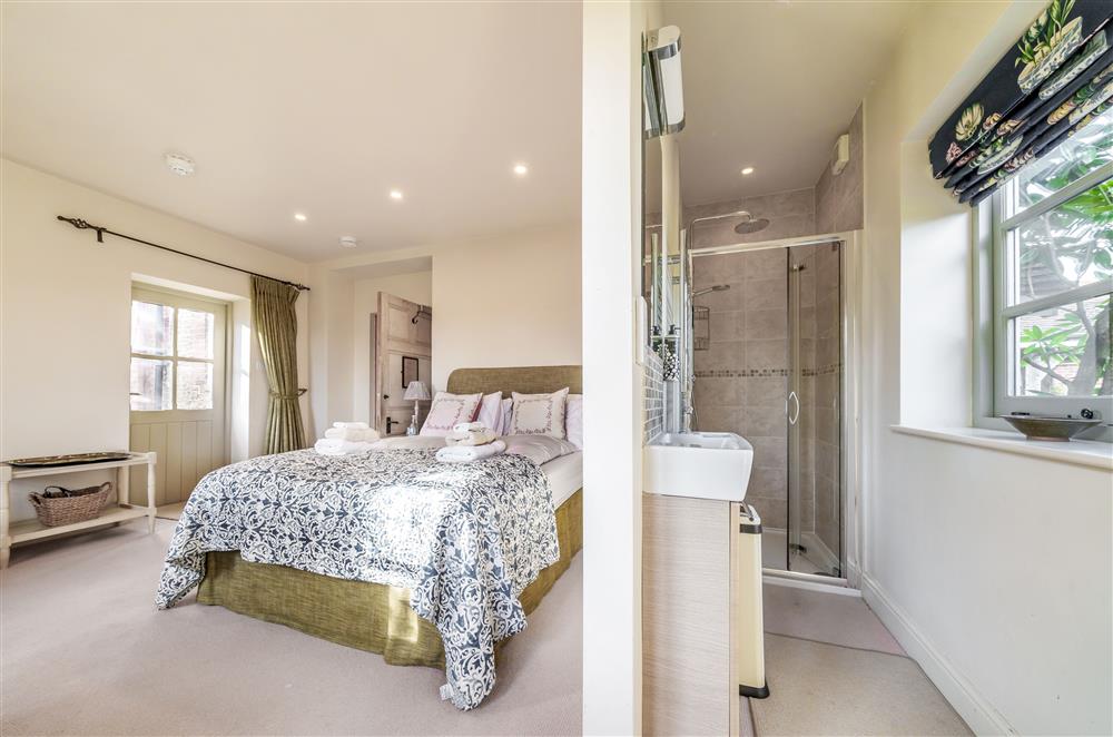 The Garden room, with an en-suite shower room (photo 2) at Gate Street Farm House, Bramley, Guildford