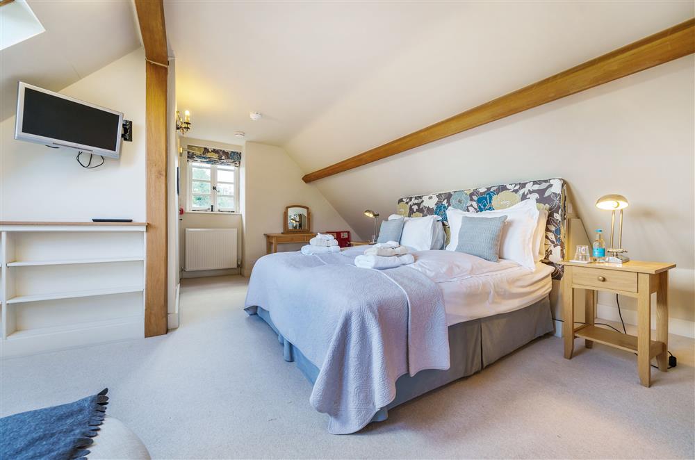 The Loft Room, with a 6’ super-king size zip and link bed (photo 2) at Gate Street Farm House, Bramley, Guildford