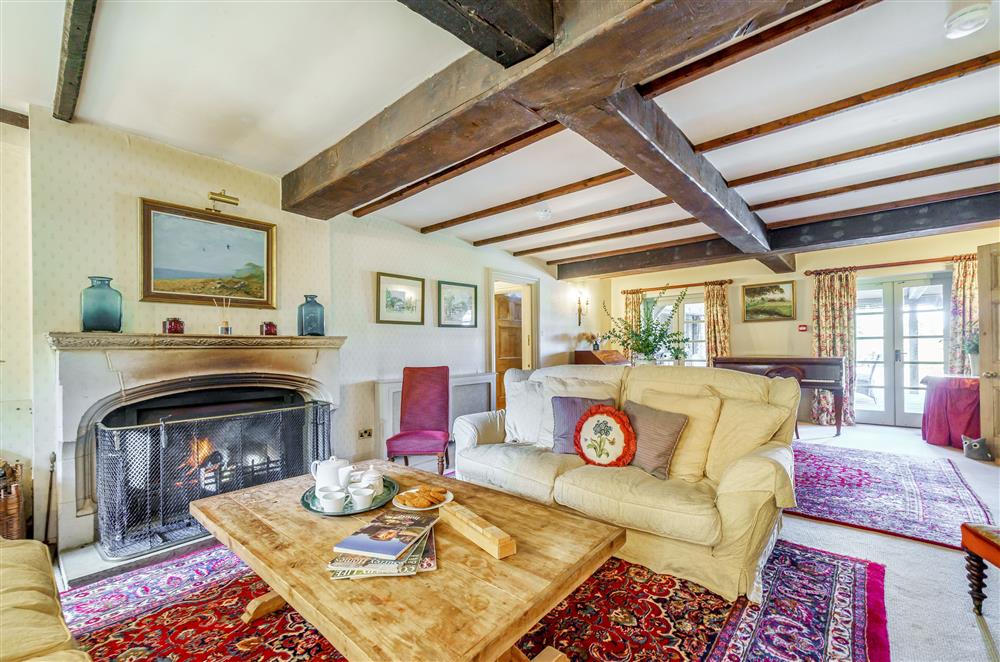 The sitting room with an open-fire and plenty of seating for all at Gate Street Farm House, Bramley, Guildford