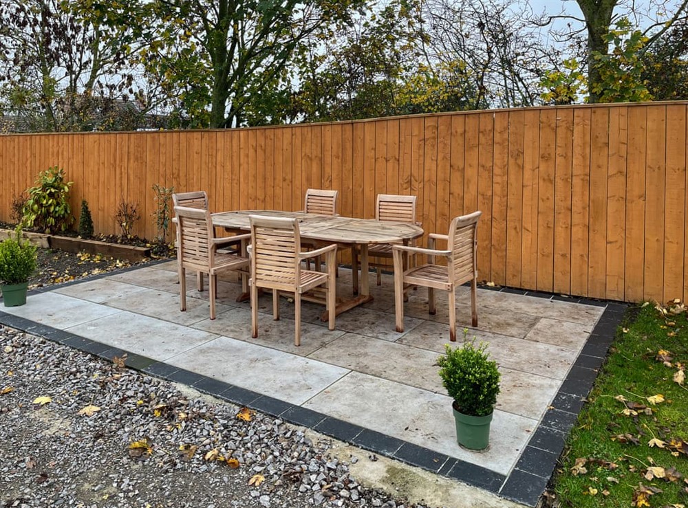 Outdoor eating area at Gatherley Loft in Brompton On Swale, near Richmond, North Yorkshire