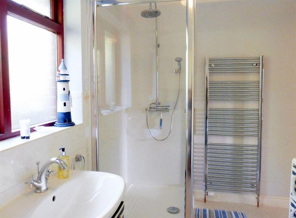 Separate shower cubicle in the main batroom at Gearys in Totland Bay, near Freshwater, Isle of Wight