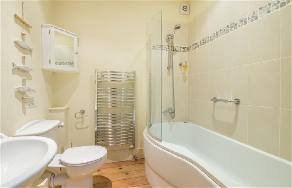 Ground floor: Bathroom adjacent to Master bedroom at Geddings Farm Barn, Ringstead near Hunstanton