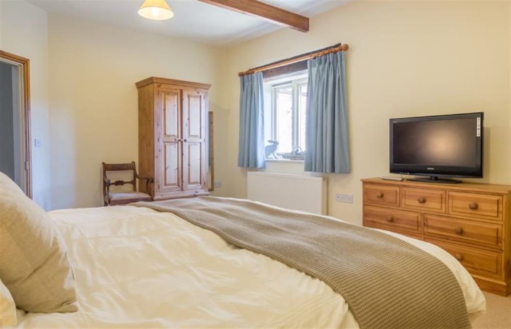 Ground floor: Bedroom two with super king-size bed and en-suite shower room at Geddings Farm Barn, Ringstead near Hunstanton