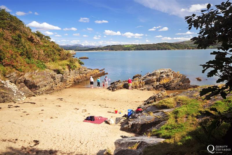 Borth y Gest coves, quiet and uncrowded. Just a ten minute drive from Criccieth at Gelli Gron 4 bed, Criccieth