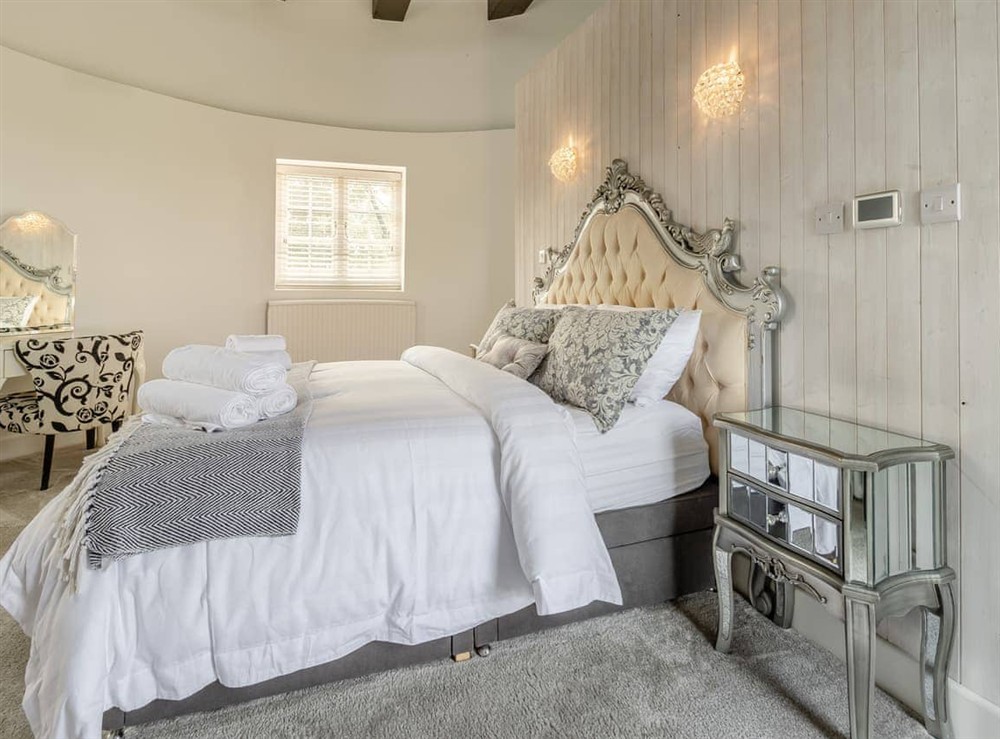 Double bedroom (photo 2) at Gibbett Mill in Chester, Cheshire