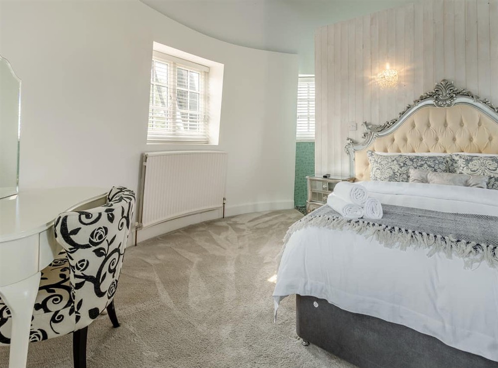 Double bedroom (photo 3) at Gibbett Mill in Chester, Cheshire