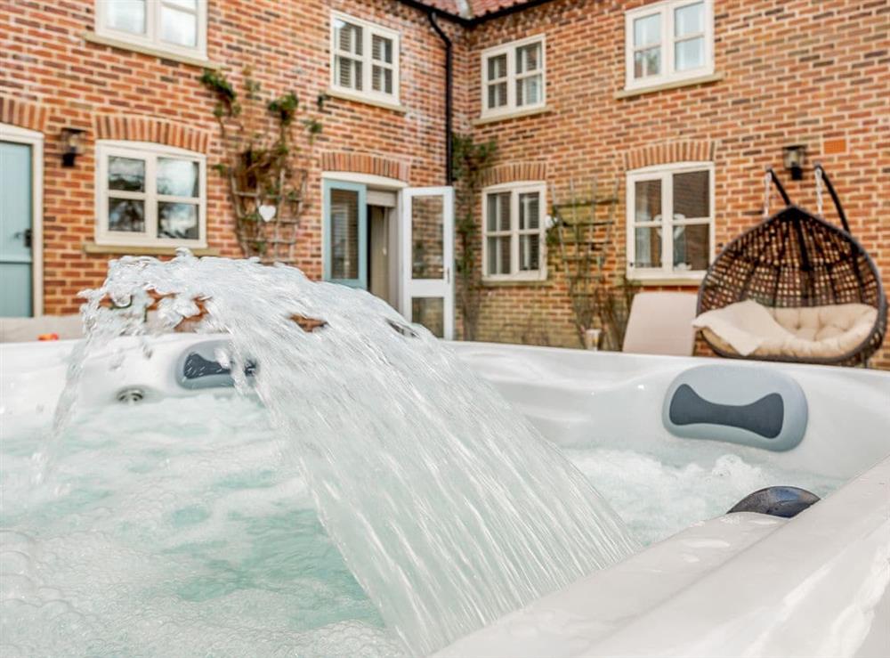 Hot tub at Gilbertson Cottage in York, North Yorkshire