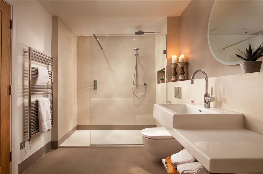 The spacious designer bathroom with walk-in shower at Gitcombe Retreat, Dartmouth