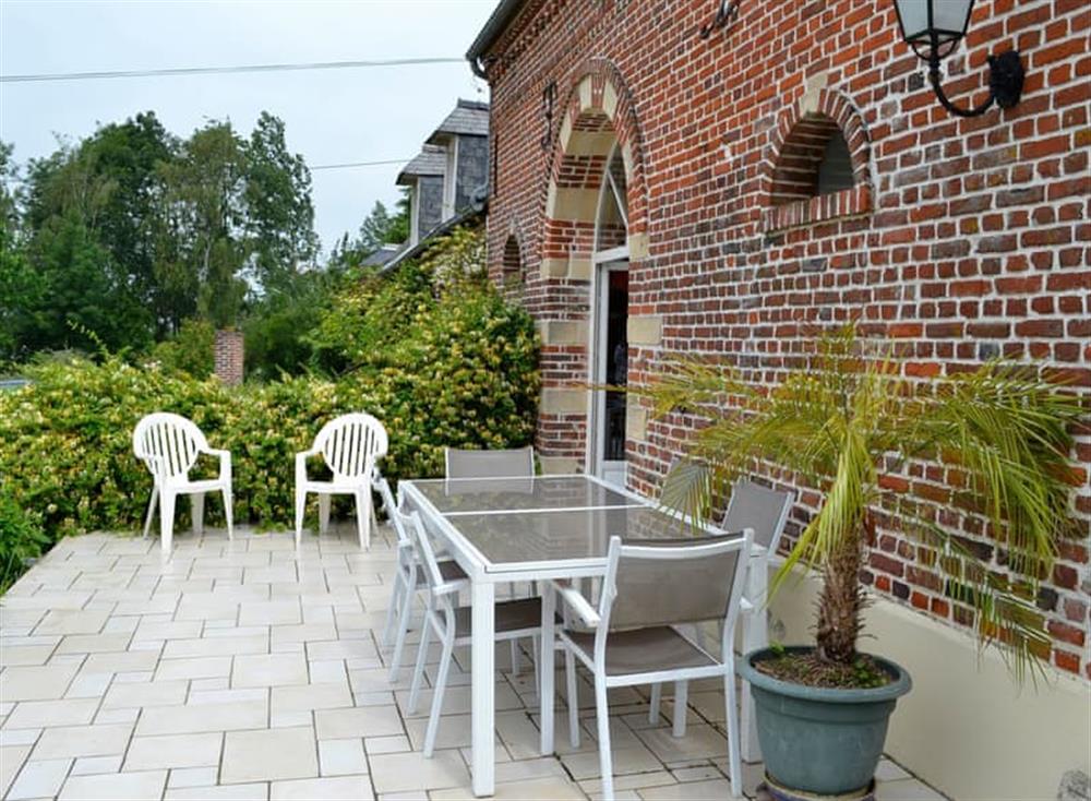 Sitting-out-area at Gite de la Ferme de Surmont in Beaumont-en-Beine, Picardy, France