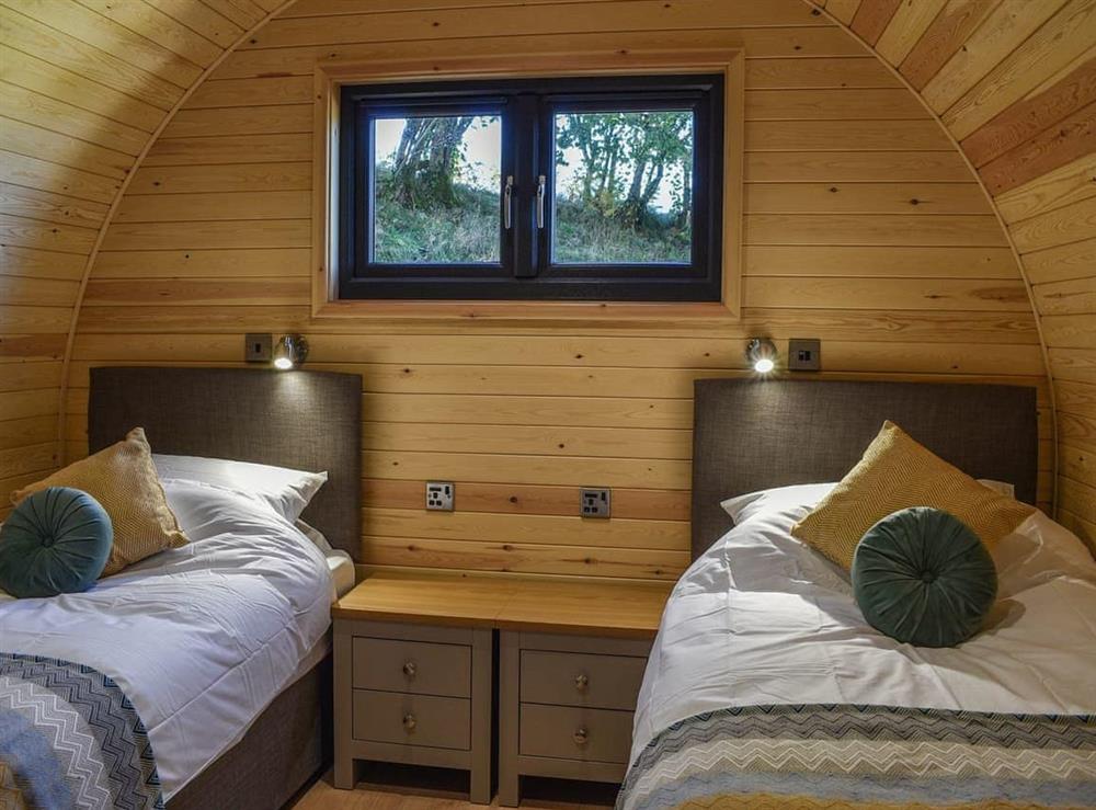 Twin bedroom at Glampio Tryso Derwen in Corwen, near Bala, Gwynedd