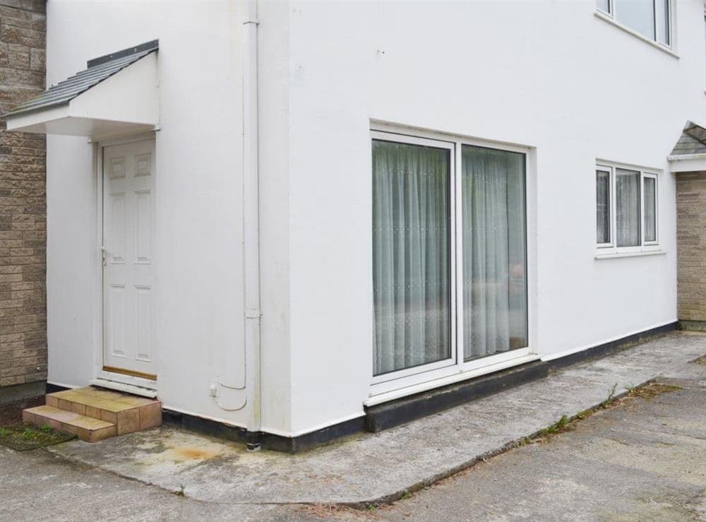 Situated in a quiet residential area close to the town centre at Glan-Mor in Pwllheli, Gwynedd