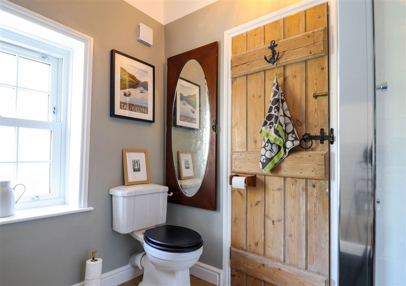 The bathroom at Glan yr Afon, Abergynolwyn near Tywyn