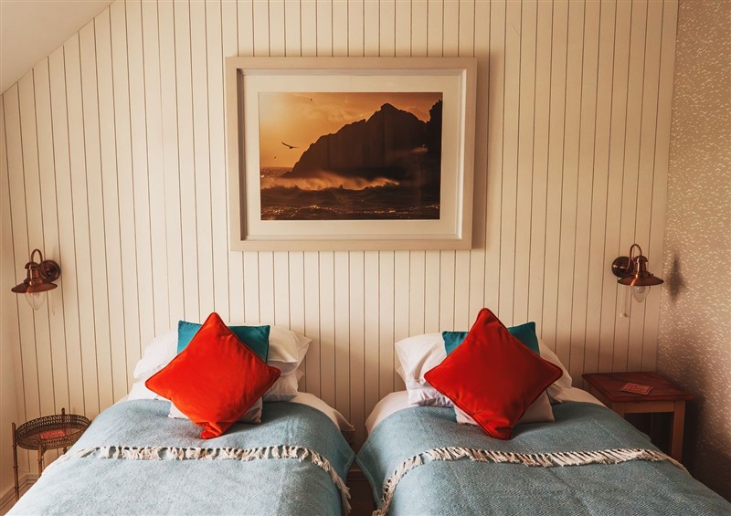 One of the 5 bedrooms (photo 2) at Glanllyn Bach, Rhosneigr