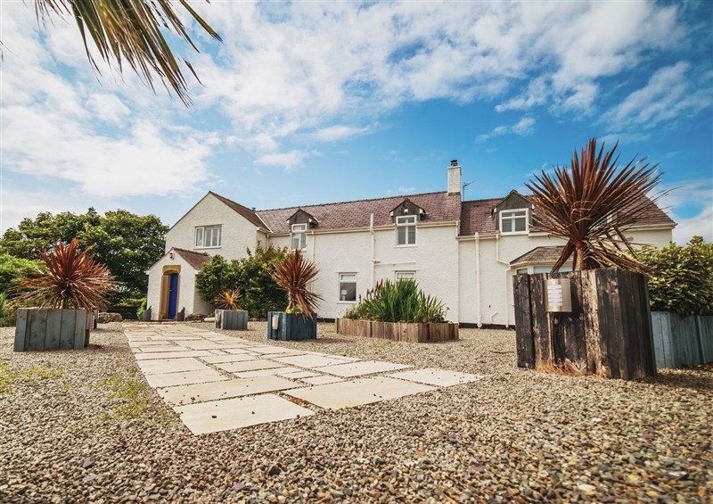 The setting at Glanllyn Bach, Rhosneigr