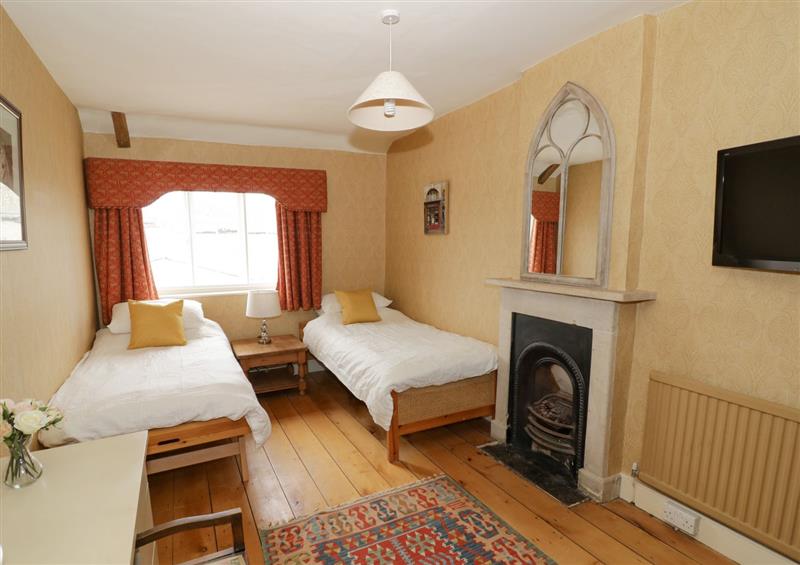This is a bedroom (photo 4) at Glapthorn Manor, Glapthorn near Oundle