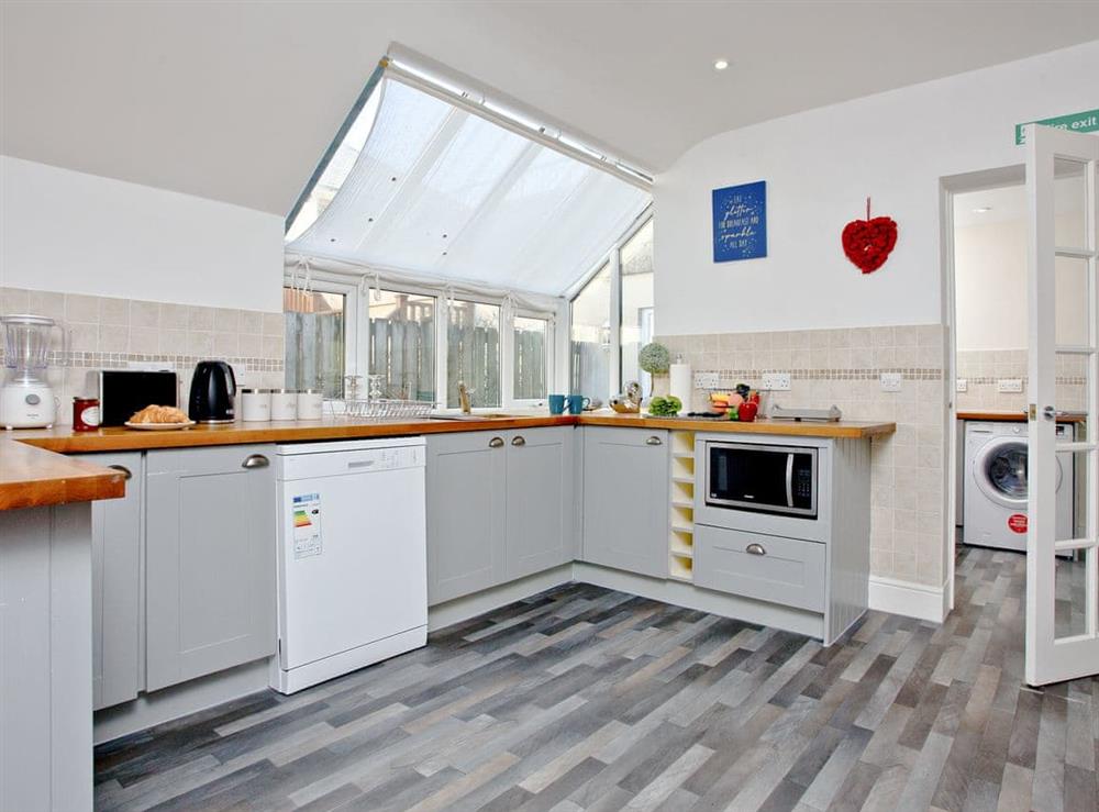 Well equipped kitchen/ dining room (photo 2) at Glas Mordros in Carbis Bay, Cornwall