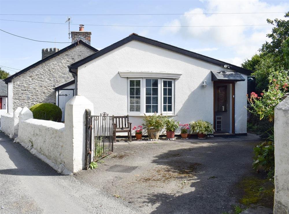 Delightful cottage tucked away in a quiet location at Glasfor in Llansantffraed, near Aberaeron, Cardigan, Dyfed