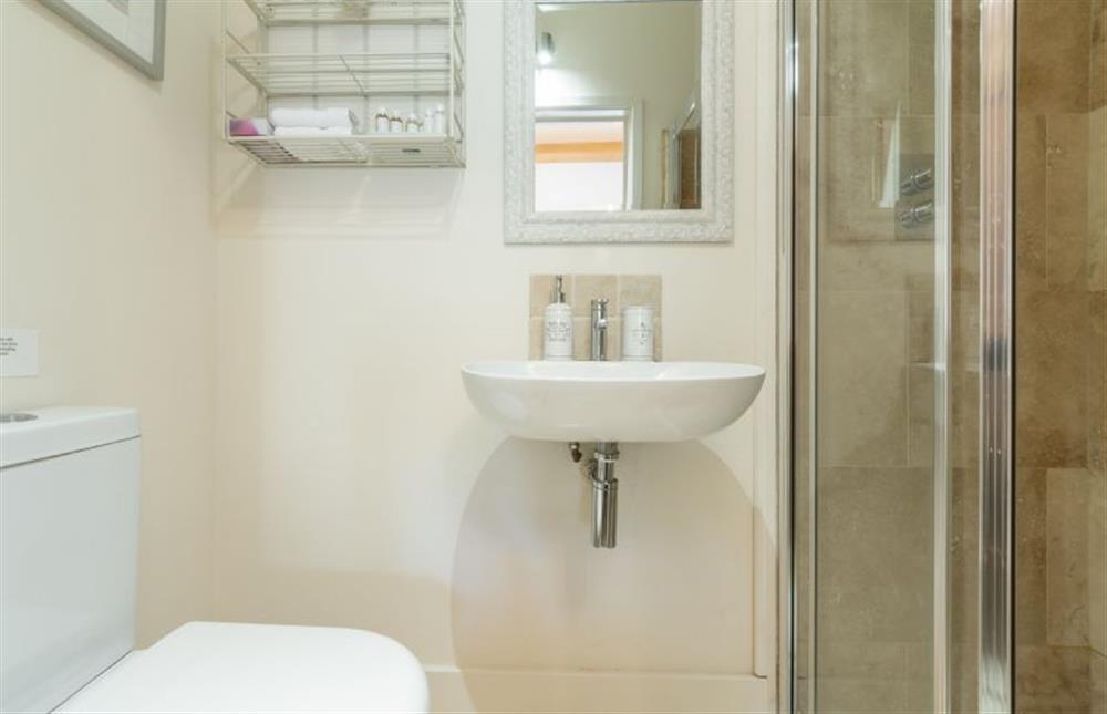 First floor: Bedroom two has an en-suite shower room at Glaven Cottage, Letheringsett near Holt