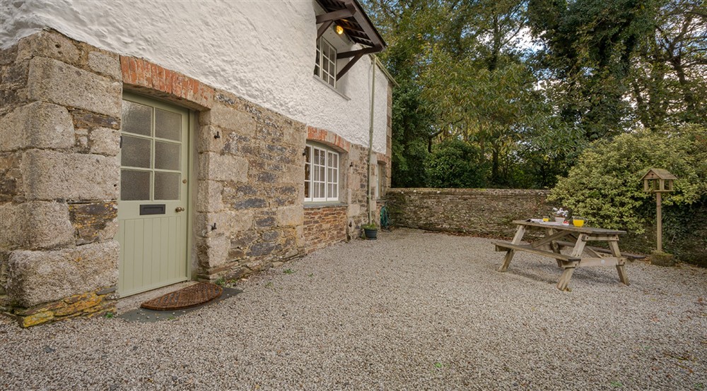 The exterior of Glebe Cottage, Cornwall (photo 2) at Glebe Cottage in Falmouth, Cornwall