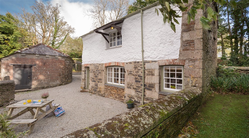 The exterior of Glebe Cottage, Cornwall (photo 3) at Glebe Cottage in Falmouth, Cornwall