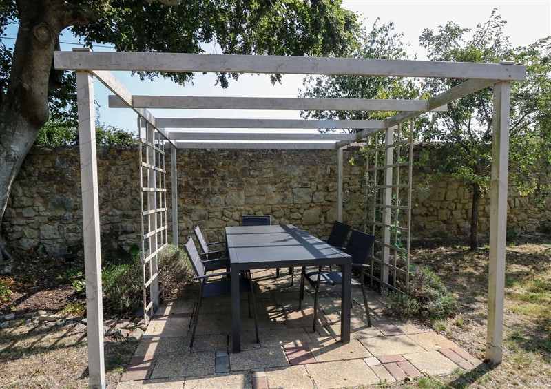 Enjoy the garden at Glebe Garth, Chale near Niton