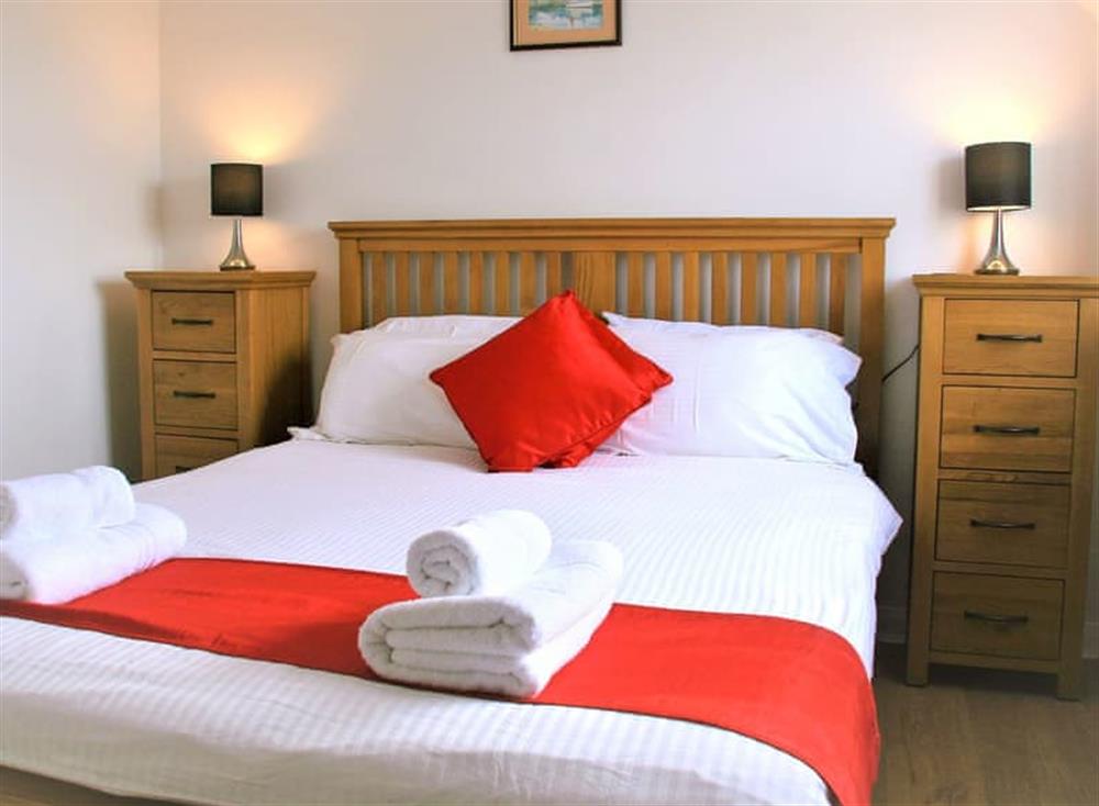 Relaxing bedroom with kingsize bed at Gamekeepers Cottage, 