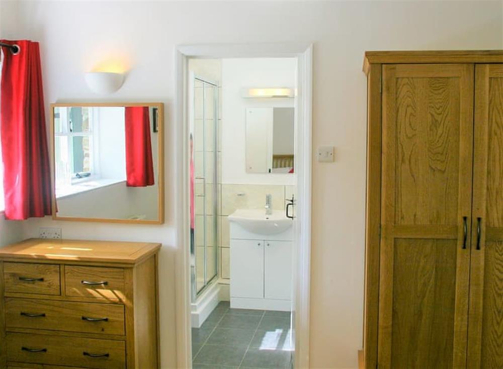 Double bedroom with en-suite (photo 2) at The Granary, 