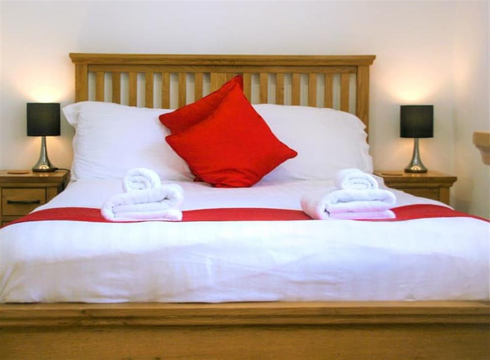 Double bedroom with en-suite at The Granary, 