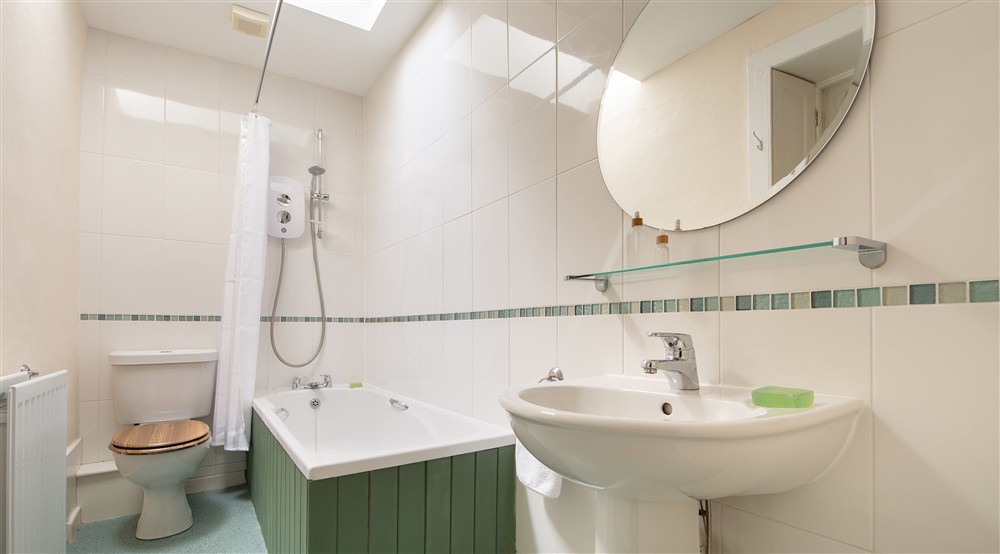 The bathroom with shower over bath at Glen House in Berwick-upon-tweed, Northumberland