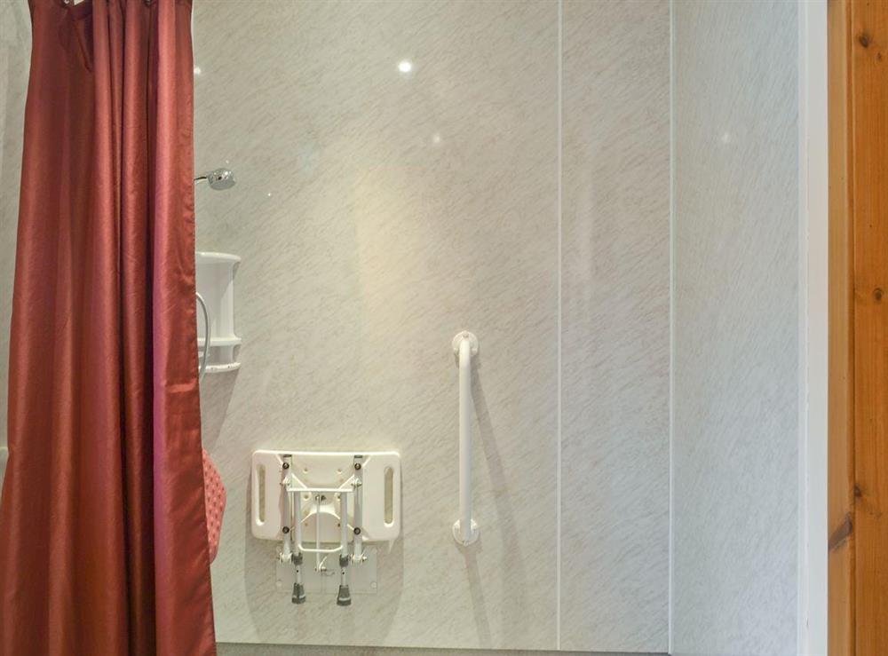 En-suite shower room of master bedroom at Glen View in Balnain near Drumnadrochit, Inverness-Shire
