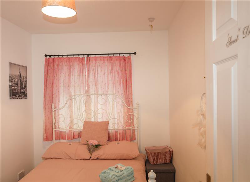 This is a bedroom (photo 2) at Glen Y Wawr, Llanbedrog